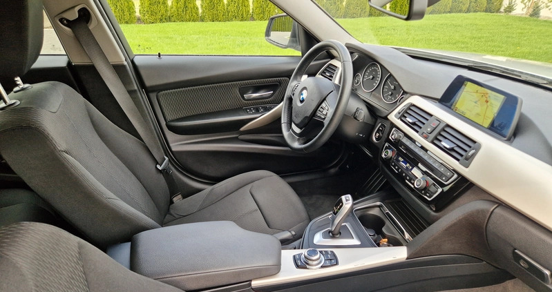 BMW Seria 3 cena 49999 przebieg: 237000, rok produkcji 2017 z Jaworzyna Śląska małe 742